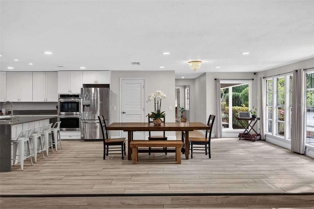Active With Contract: $925,000 (6 beds, 5 baths, 4221 Square Feet)