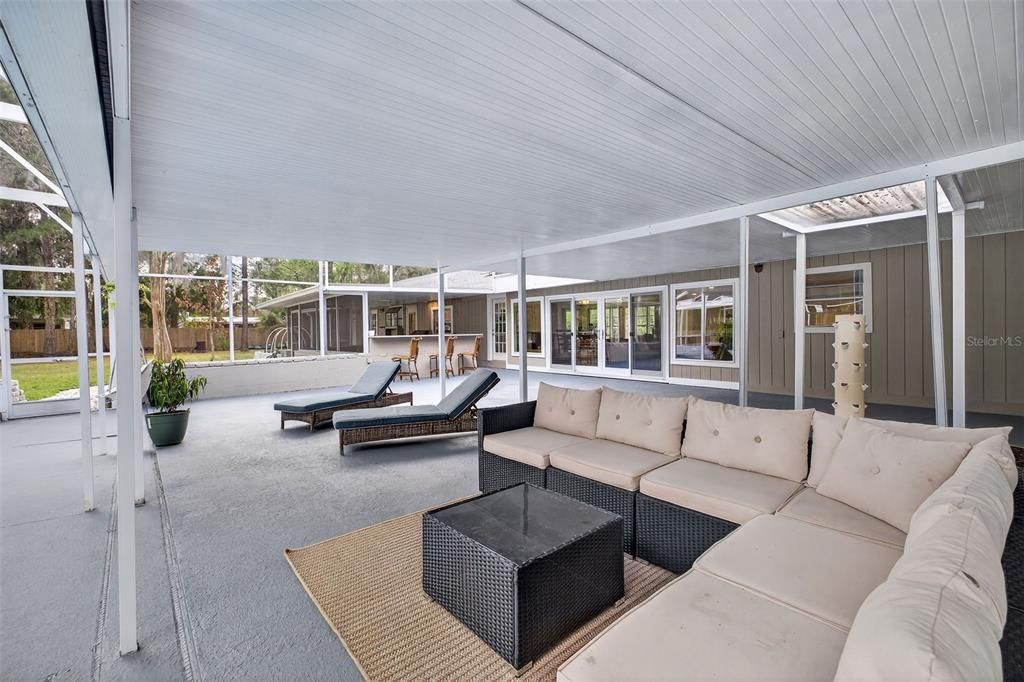 Active With Contract: $925,000 (6 beds, 5 baths, 4221 Square Feet)
