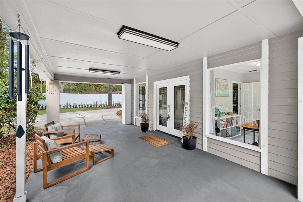 Active With Contract: $925,000 (6 beds, 5 baths, 4221 Square Feet)