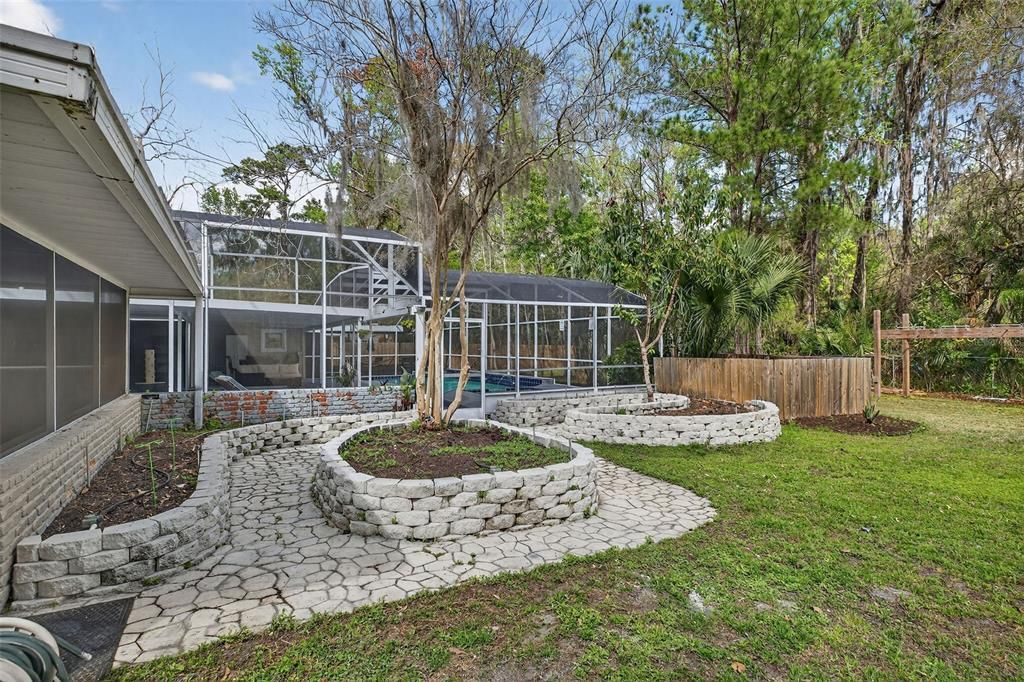 Active With Contract: $925,000 (6 beds, 5 baths, 4221 Square Feet)