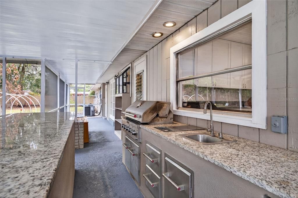 Active With Contract: $925,000 (6 beds, 5 baths, 4221 Square Feet)