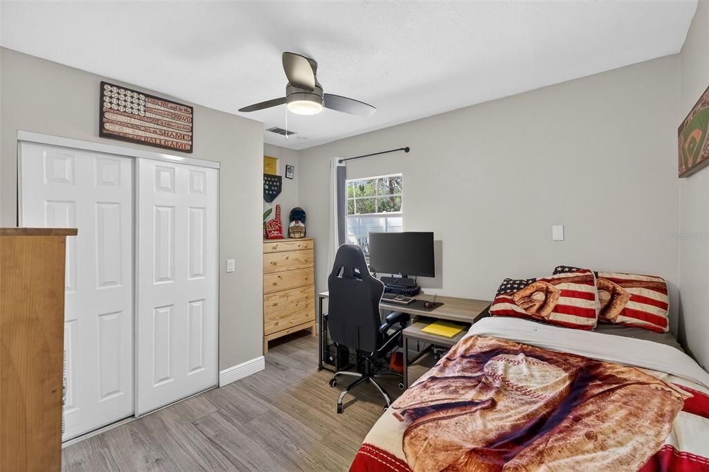 Active With Contract: $925,000 (6 beds, 5 baths, 4221 Square Feet)