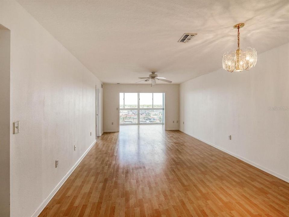 For Rent: $1,700 (2 beds, 2 baths, 1050 Square Feet)