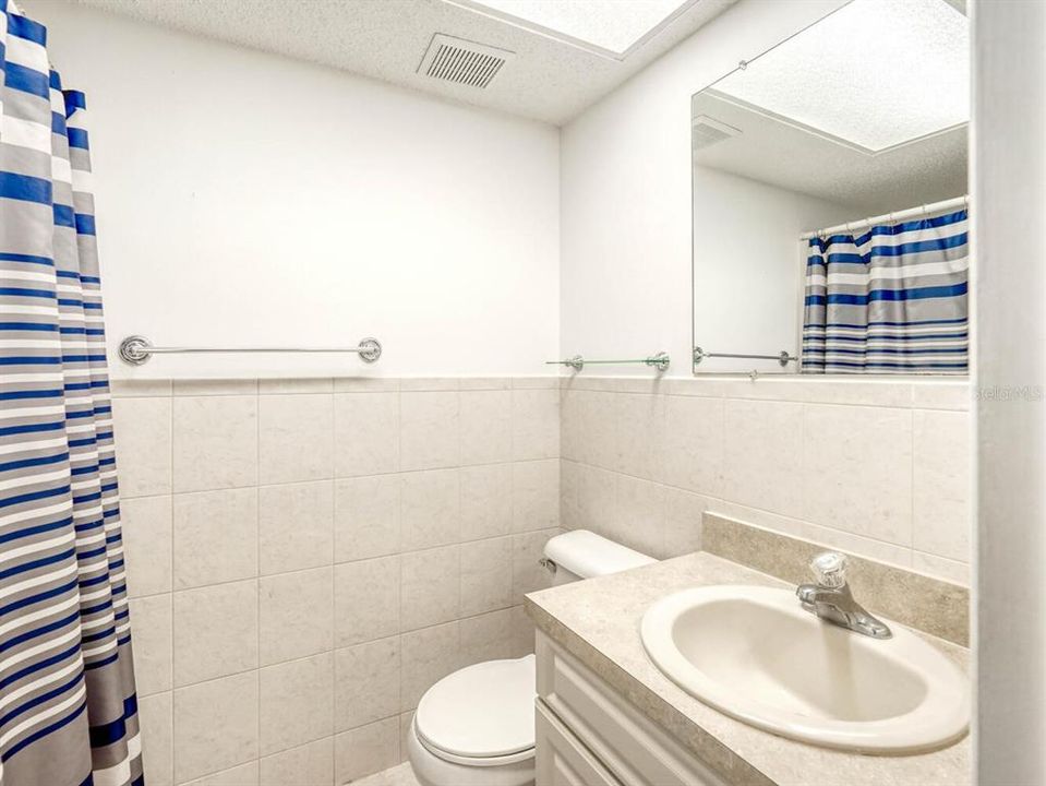 For Rent: $1,700 (2 beds, 2 baths, 1050 Square Feet)