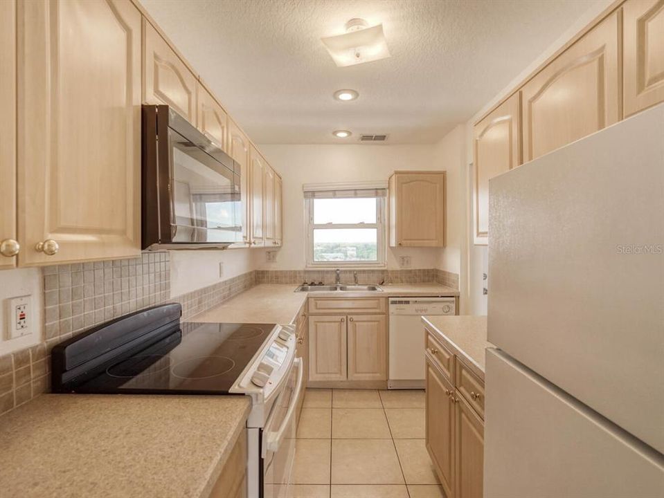 For Rent: $1,700 (2 beds, 2 baths, 1050 Square Feet)