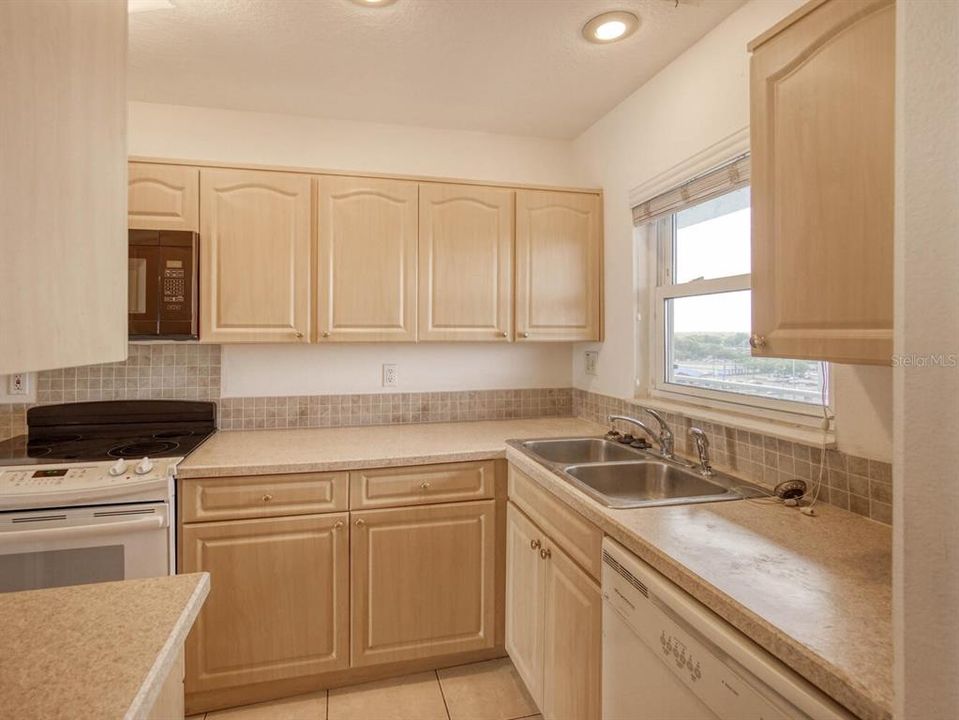 For Rent: $1,700 (2 beds, 2 baths, 1050 Square Feet)