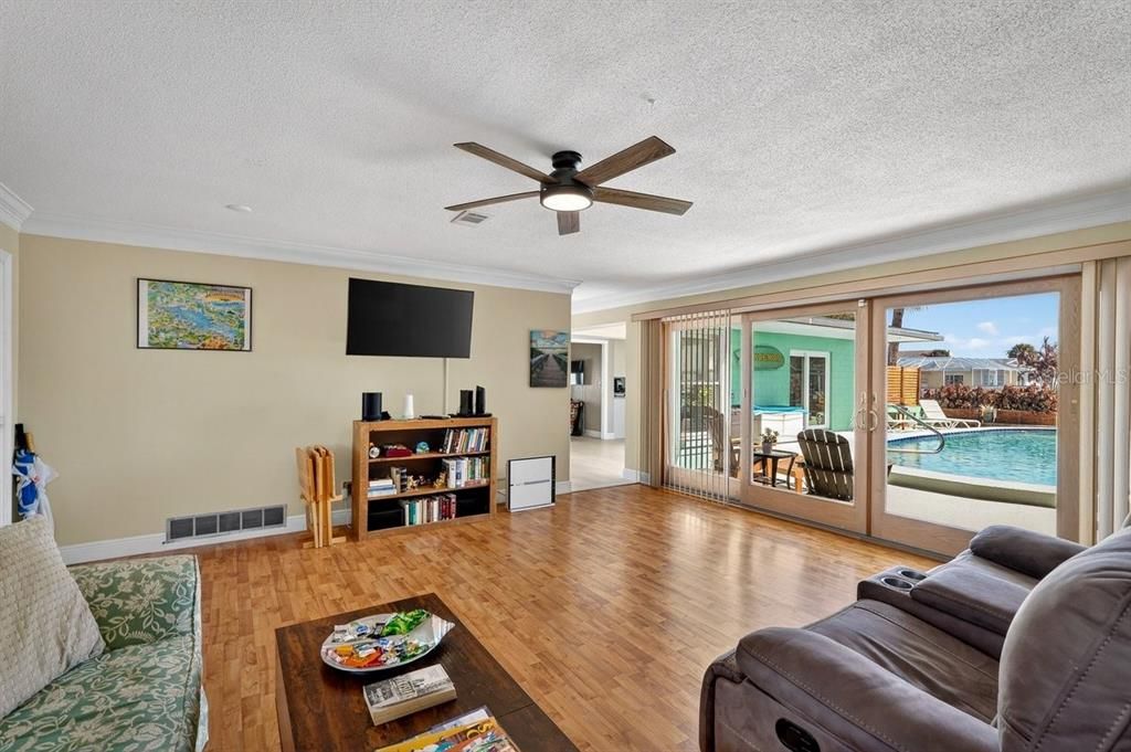 For Sale: $1,150,000 (3 beds, 2 baths, 1907 Square Feet)
