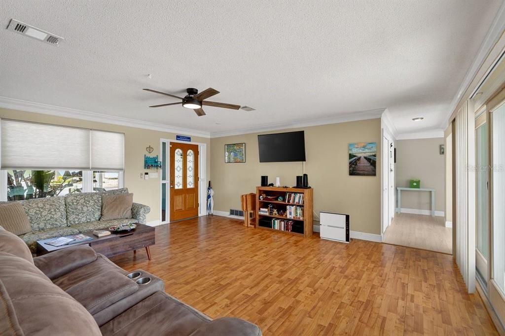 For Sale: $1,150,000 (3 beds, 2 baths, 1907 Square Feet)