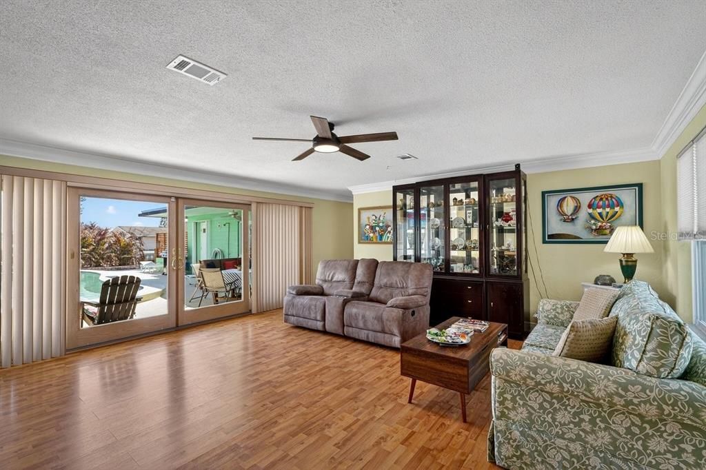 For Sale: $1,150,000 (3 beds, 2 baths, 1907 Square Feet)