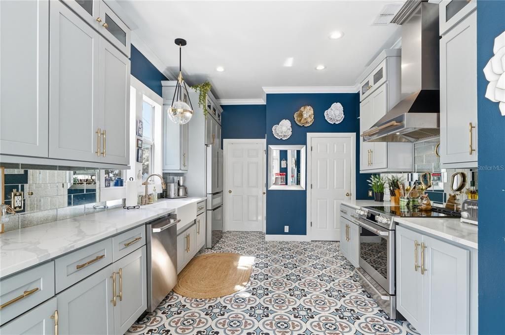 For Rent: $15,000 (4 beds, 3 baths, 3207 Square Feet)