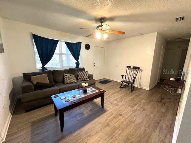 For Sale: $153,980 (4 beds, 2 baths, 1091 Square Feet)