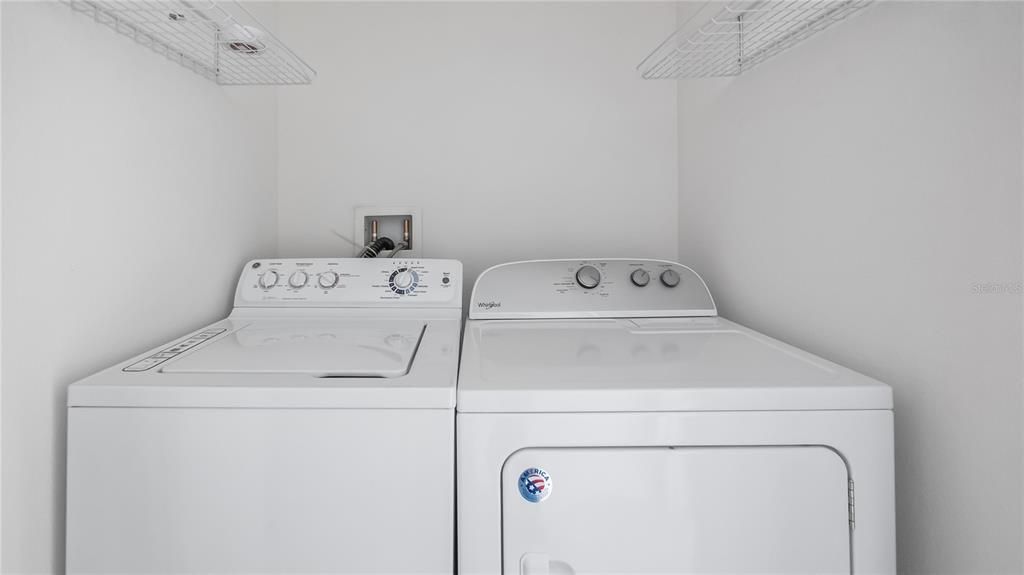 En Venta: $310,000 (4 camas, 2 baños, 1809 Pies cuadrados)