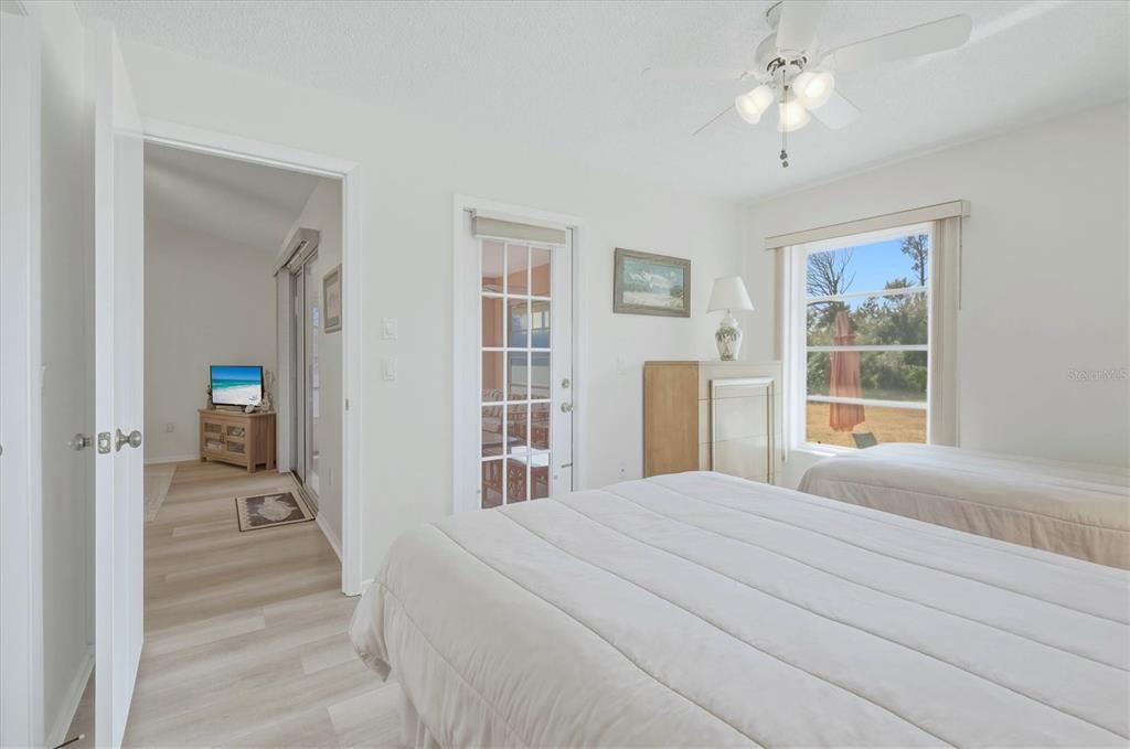 Active With Contract: $299,000 (2 beds, 2 baths, 988 Square Feet)