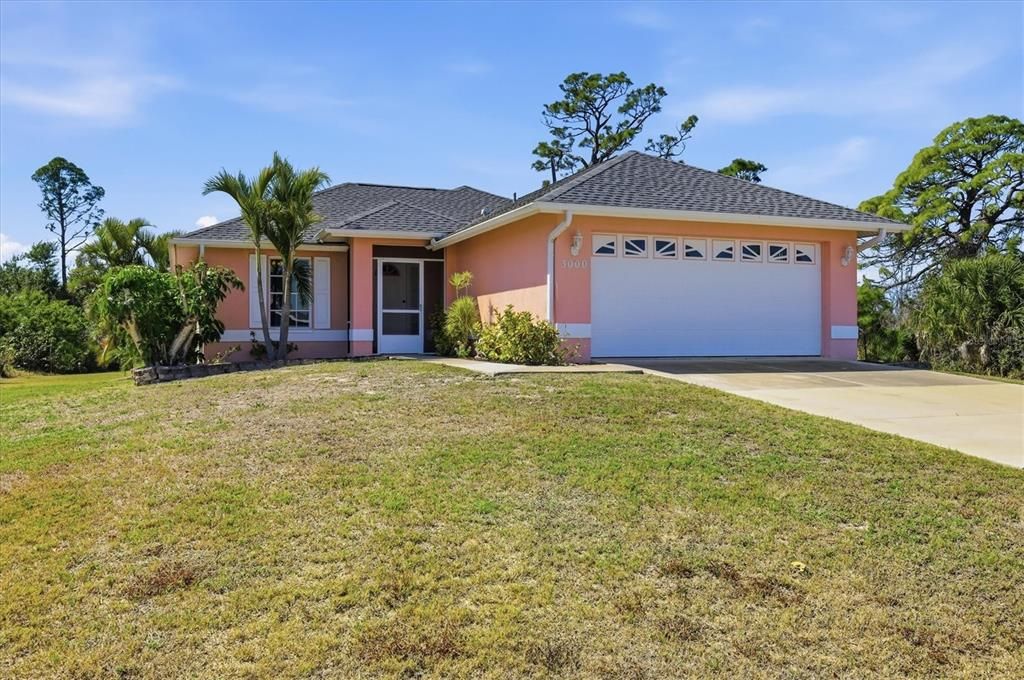 Active With Contract: $299,000 (2 beds, 2 baths, 988 Square Feet)