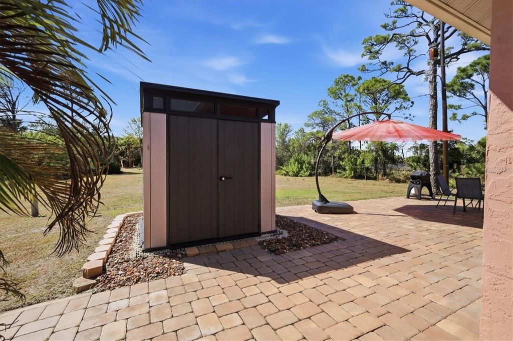Active With Contract: $299,000 (2 beds, 2 baths, 988 Square Feet)