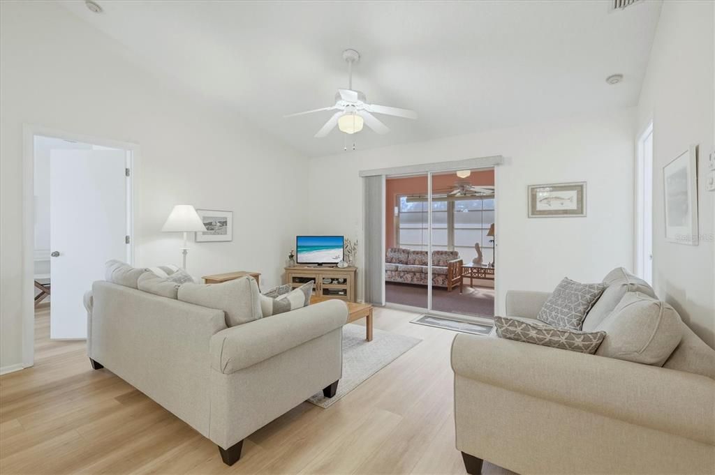 Active With Contract: $299,000 (2 beds, 2 baths, 988 Square Feet)