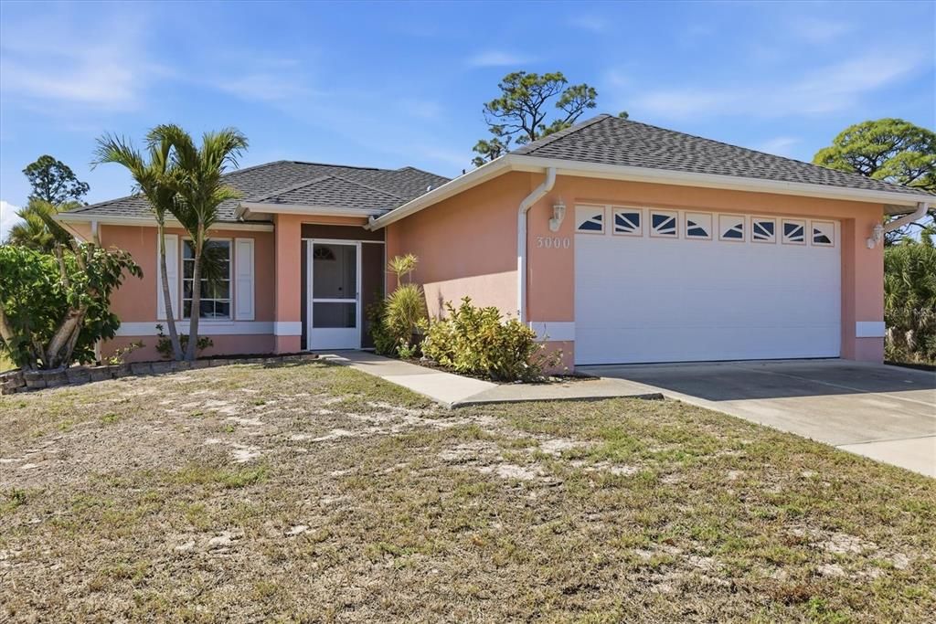 Active With Contract: $299,000 (2 beds, 2 baths, 988 Square Feet)