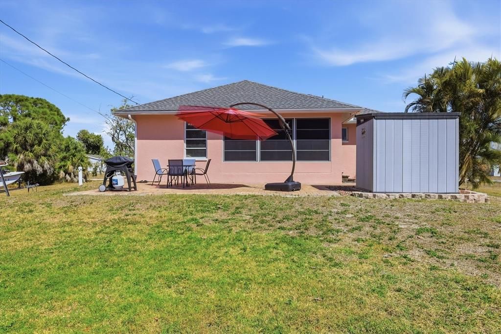 Active With Contract: $299,000 (2 beds, 2 baths, 988 Square Feet)