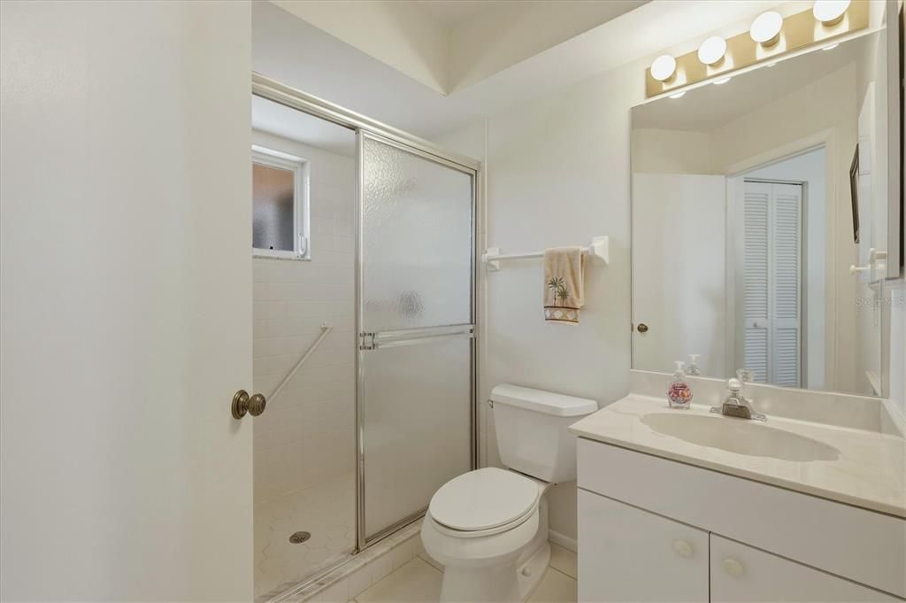 Active With Contract: $299,000 (2 beds, 2 baths, 988 Square Feet)