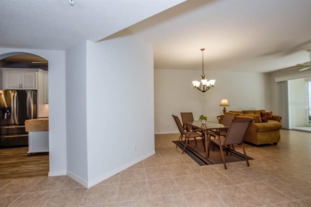 Activo con contrato: $295,000 (2 camas, 2 baños, 1800 Pies cuadrados)
