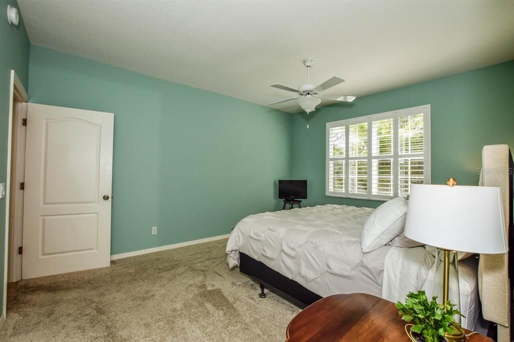 Activo con contrato: $295,000 (2 camas, 2 baños, 1800 Pies cuadrados)