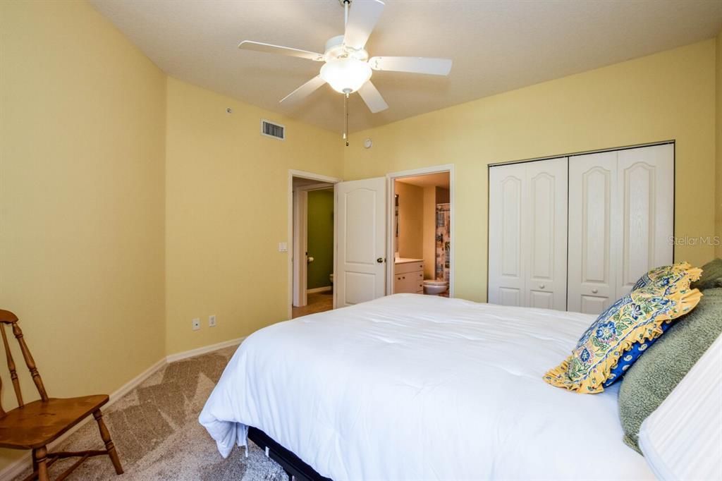 Activo con contrato: $295,000 (2 camas, 2 baños, 1800 Pies cuadrados)