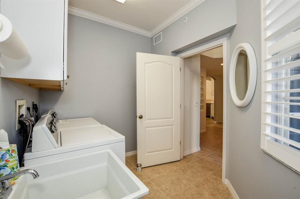 Activo con contrato: $295,000 (2 camas, 2 baños, 1800 Pies cuadrados)