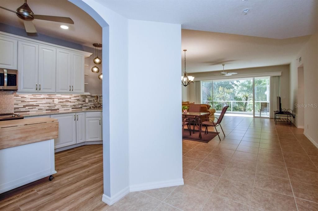 Activo con contrato: $295,000 (2 camas, 2 baños, 1800 Pies cuadrados)