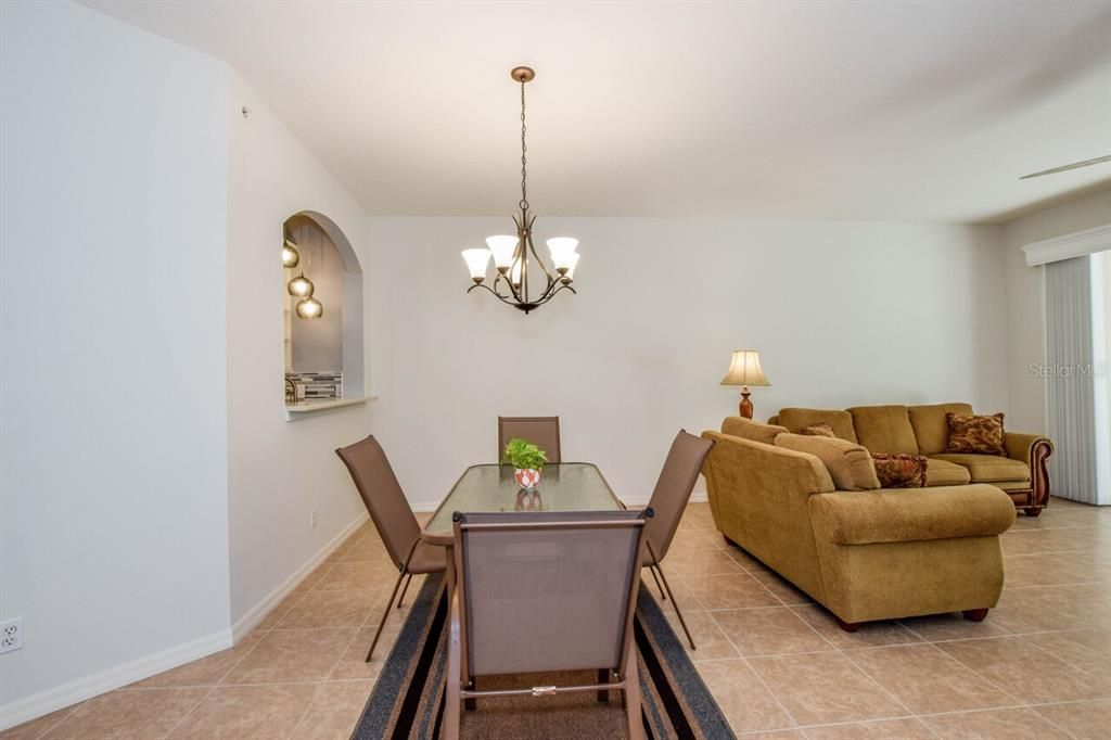 Activo con contrato: $295,000 (2 camas, 2 baños, 1800 Pies cuadrados)