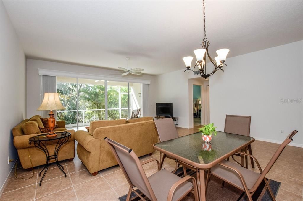 Activo con contrato: $295,000 (2 camas, 2 baños, 1800 Pies cuadrados)