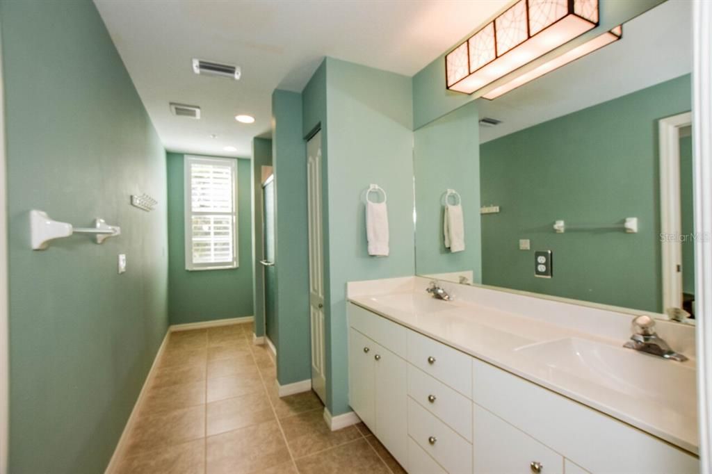 Activo con contrato: $295,000 (2 camas, 2 baños, 1800 Pies cuadrados)