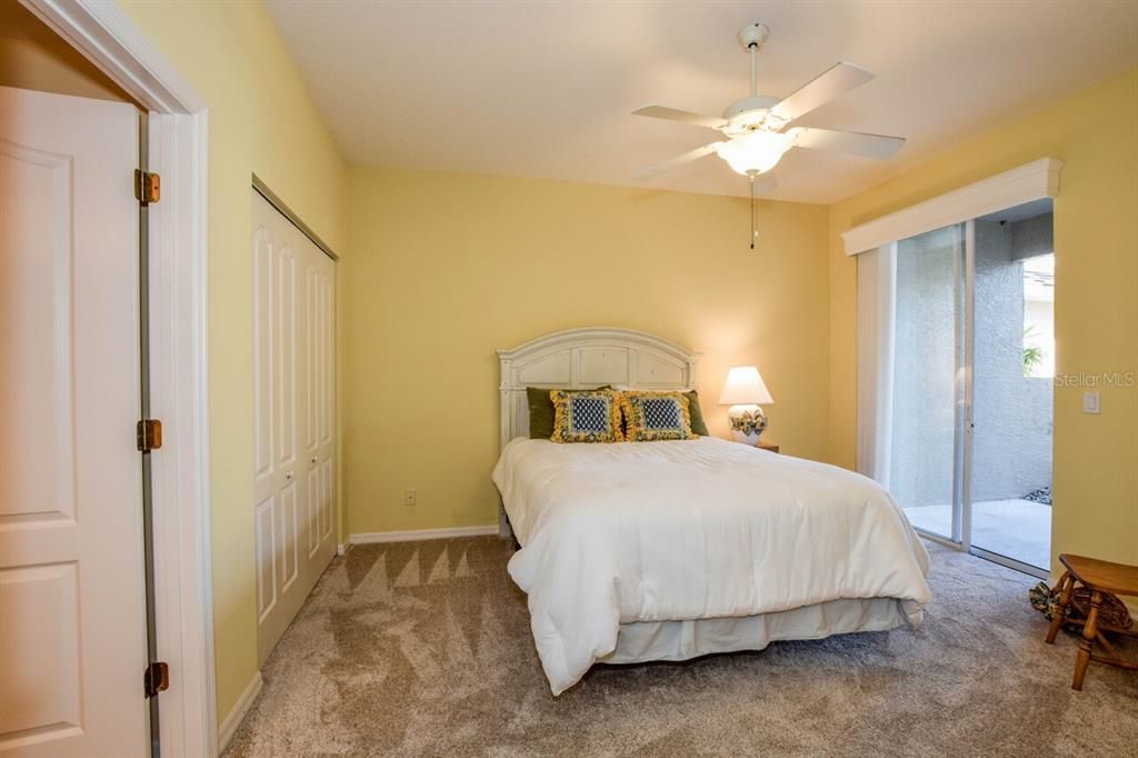 Activo con contrato: $295,000 (2 camas, 2 baños, 1800 Pies cuadrados)