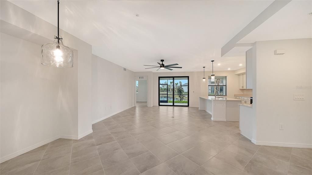 For Sale: $370,000 (3 beds, 2 baths, 1741 Square Feet)
