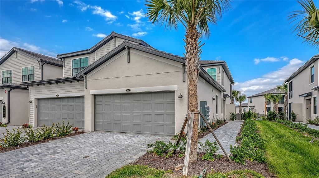 For Sale: $370,000 (3 beds, 2 baths, 1741 Square Feet)
