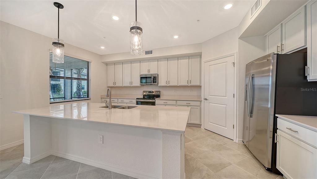For Sale: $370,000 (3 beds, 2 baths, 1741 Square Feet)