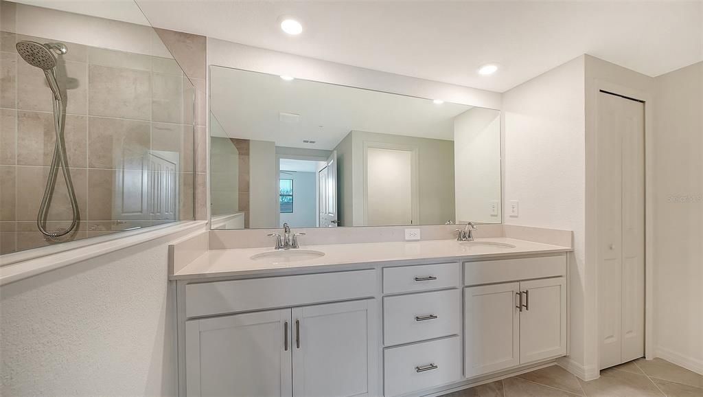 For Sale: $370,000 (3 beds, 2 baths, 1741 Square Feet)