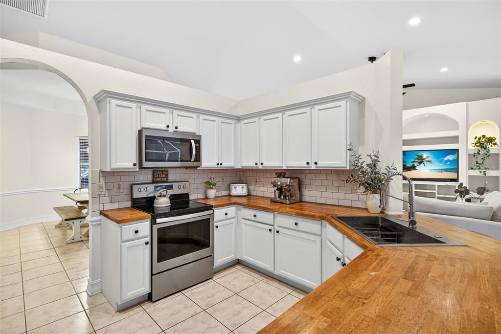 For Sale: $1,174,000 (3 beds, 2 baths, 2080 Square Feet)