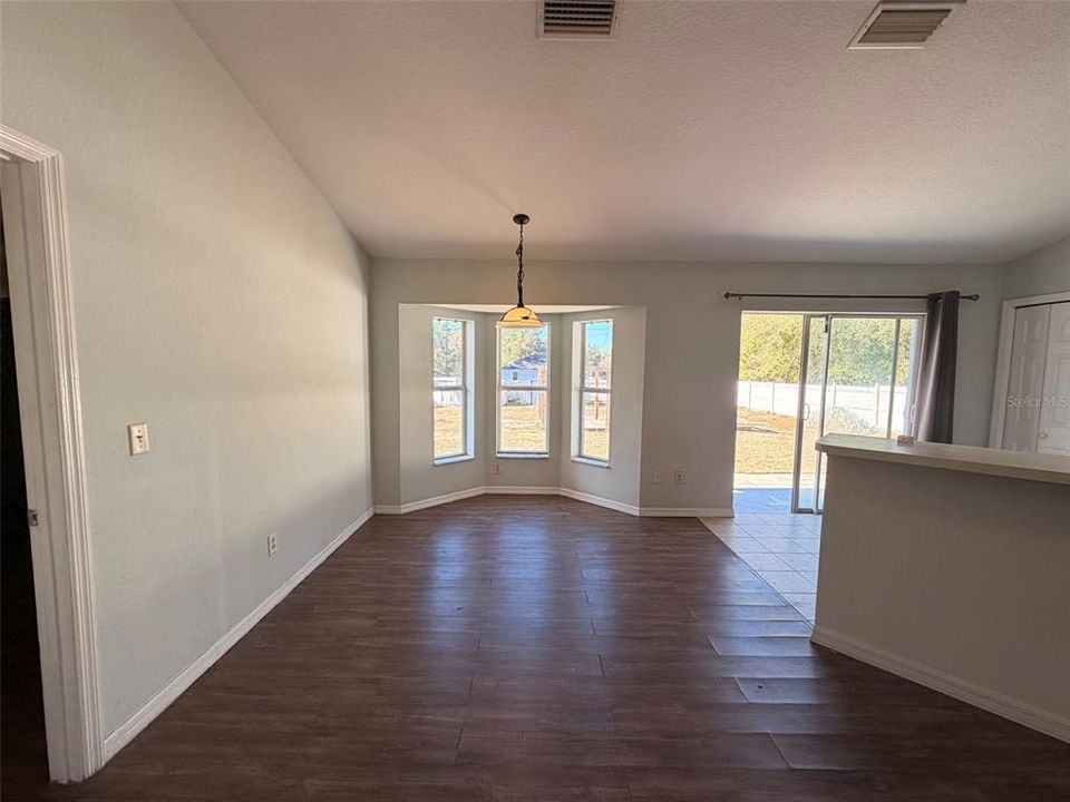 Active With Contract: $225,000 (3 beds, 2 baths, 1355 Square Feet)