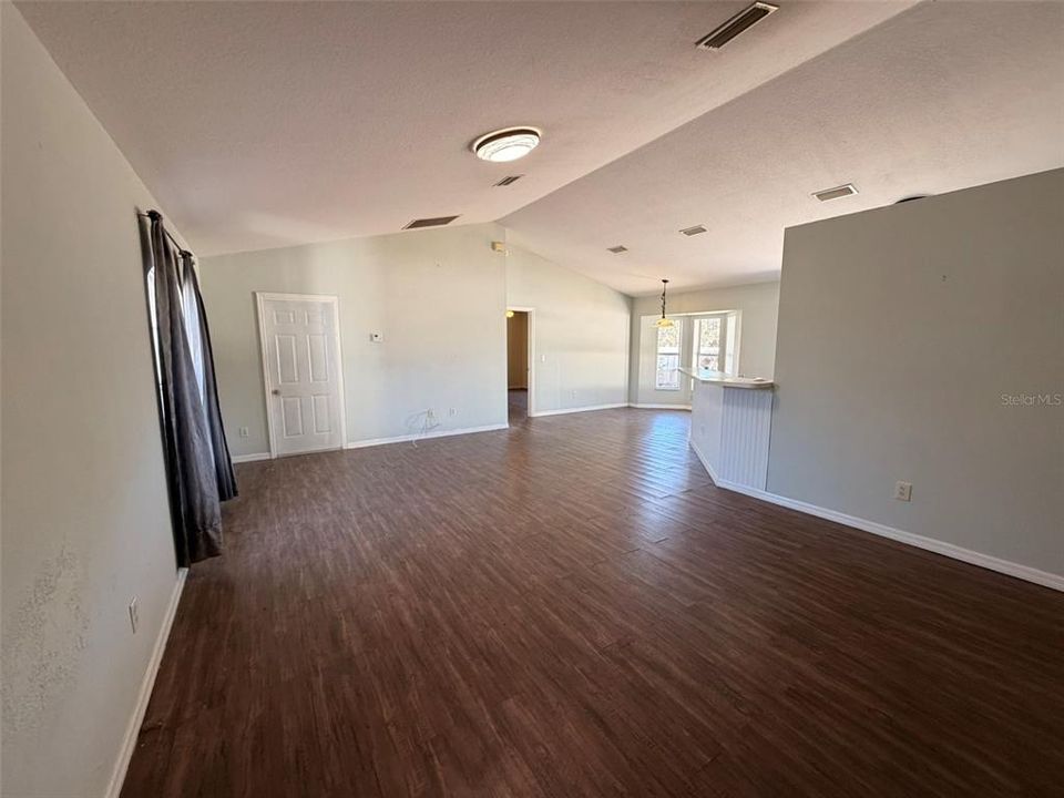 Active With Contract: $225,000 (3 beds, 2 baths, 1355 Square Feet)
