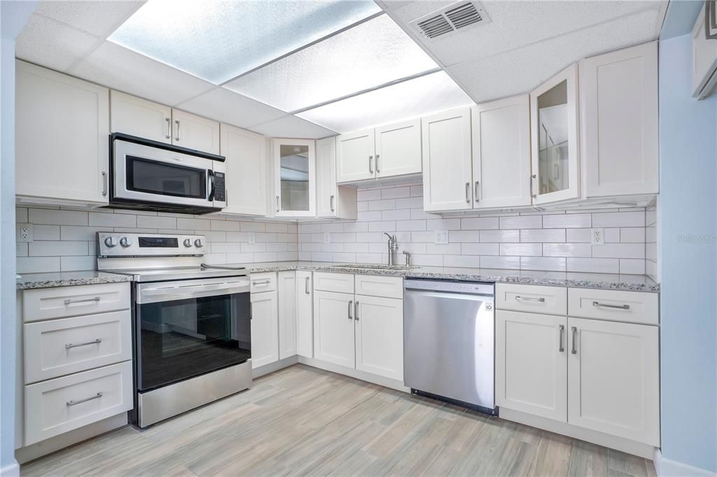 Active With Contract: $185,000 (3 beds, 1 baths, 1133 Square Feet)