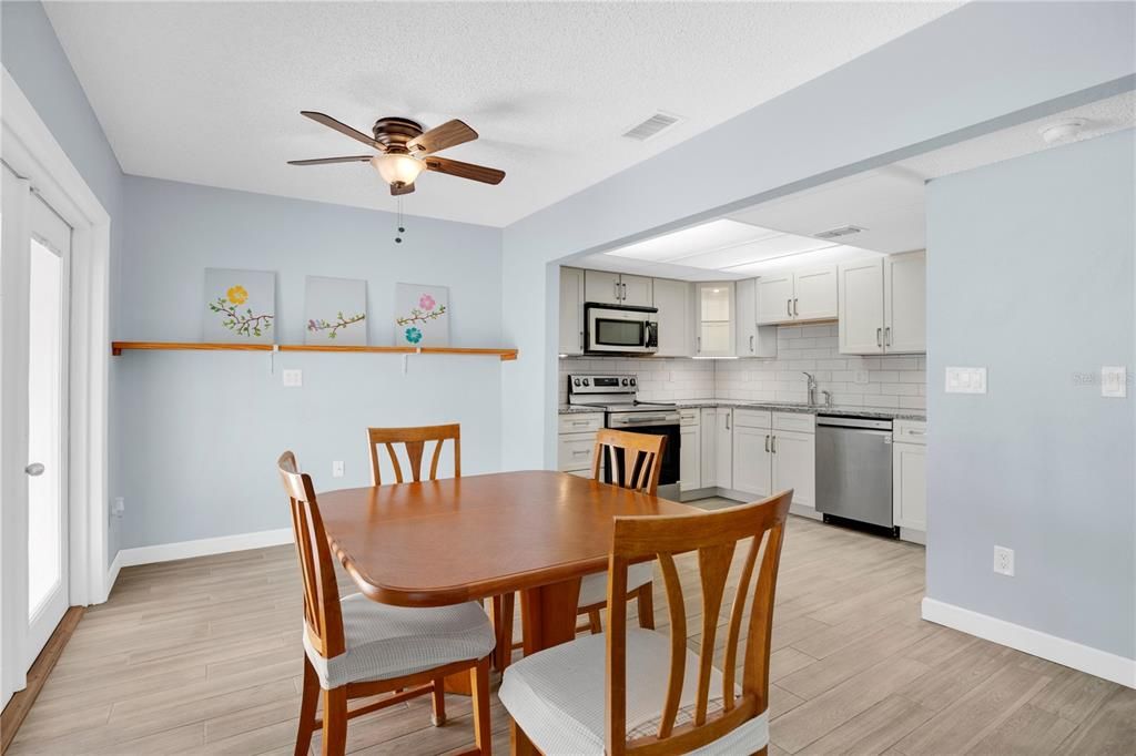 Active With Contract: $185,000 (3 beds, 1 baths, 1133 Square Feet)