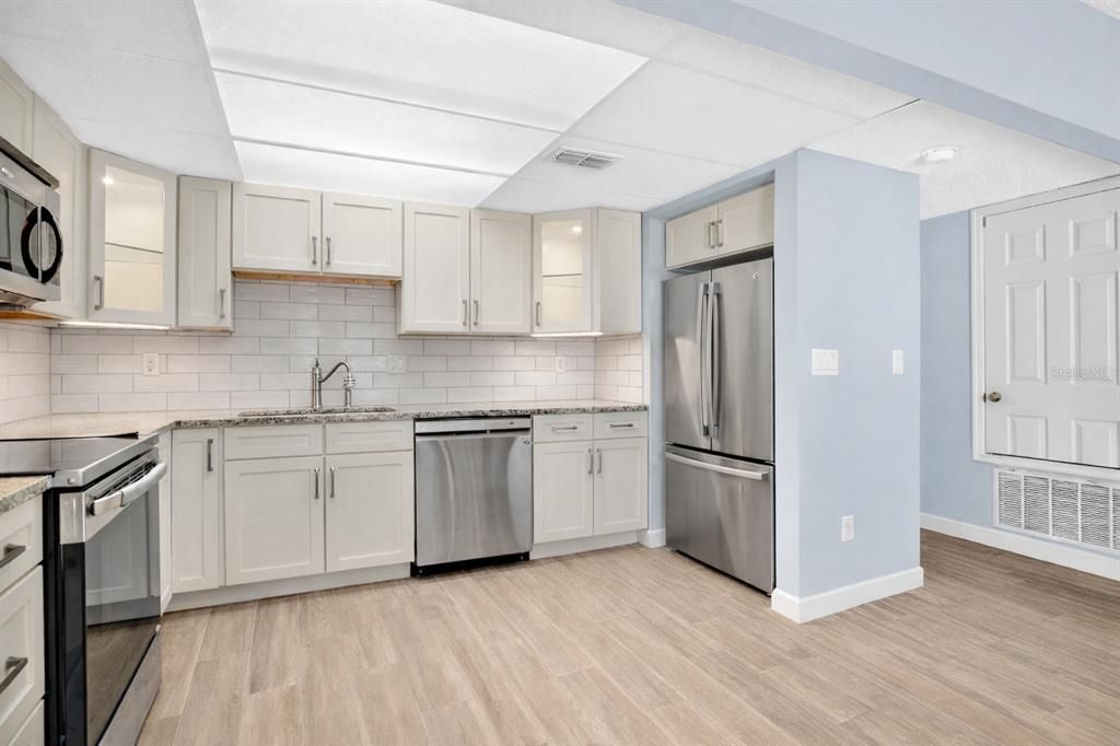 Active With Contract: $185,000 (3 beds, 1 baths, 1133 Square Feet)