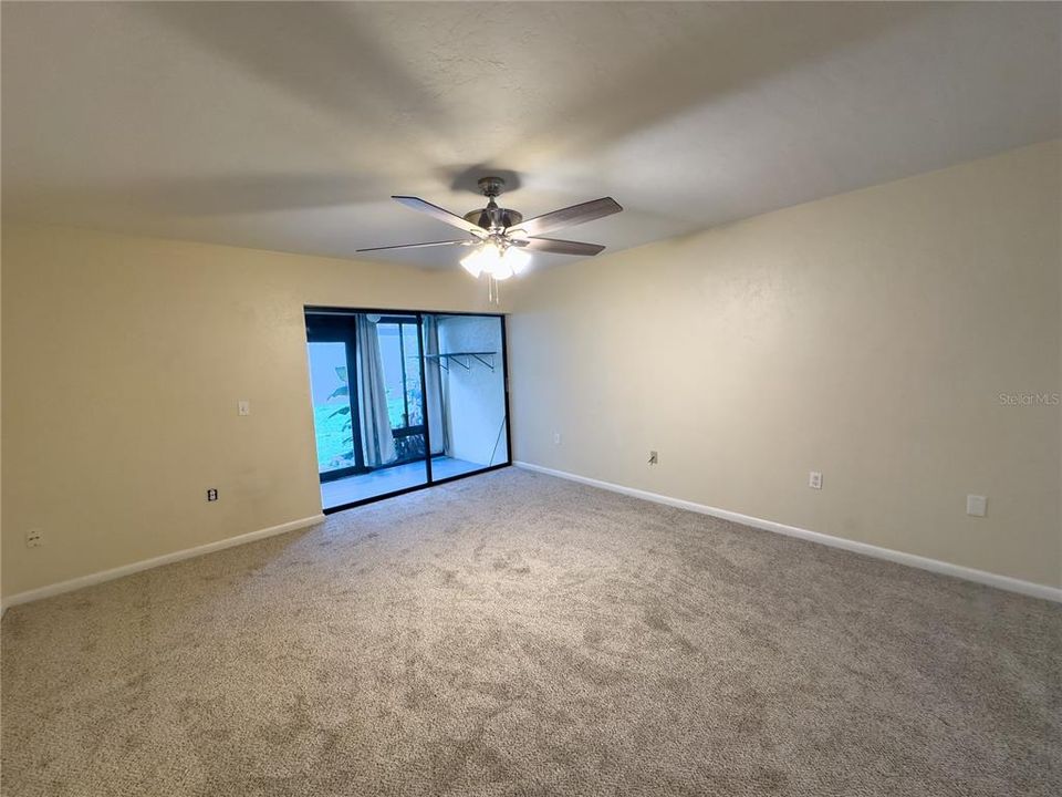 Под контрактом: $159,000 (2 спален, 2 ванн, 1145 Квадратных фут)