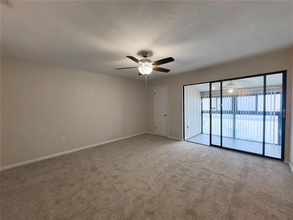 Под контрактом: $159,000 (2 спален, 2 ванн, 1145 Квадратных фут)