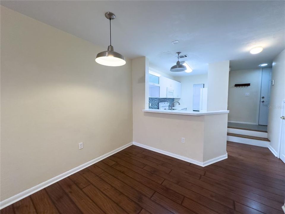 Под контрактом: $159,000 (2 спален, 2 ванн, 1145 Квадратных фут)