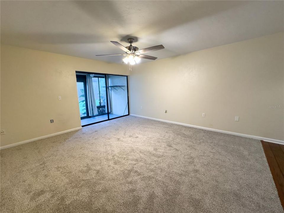 Под контрактом: $159,000 (2 спален, 2 ванн, 1145 Квадратных фут)