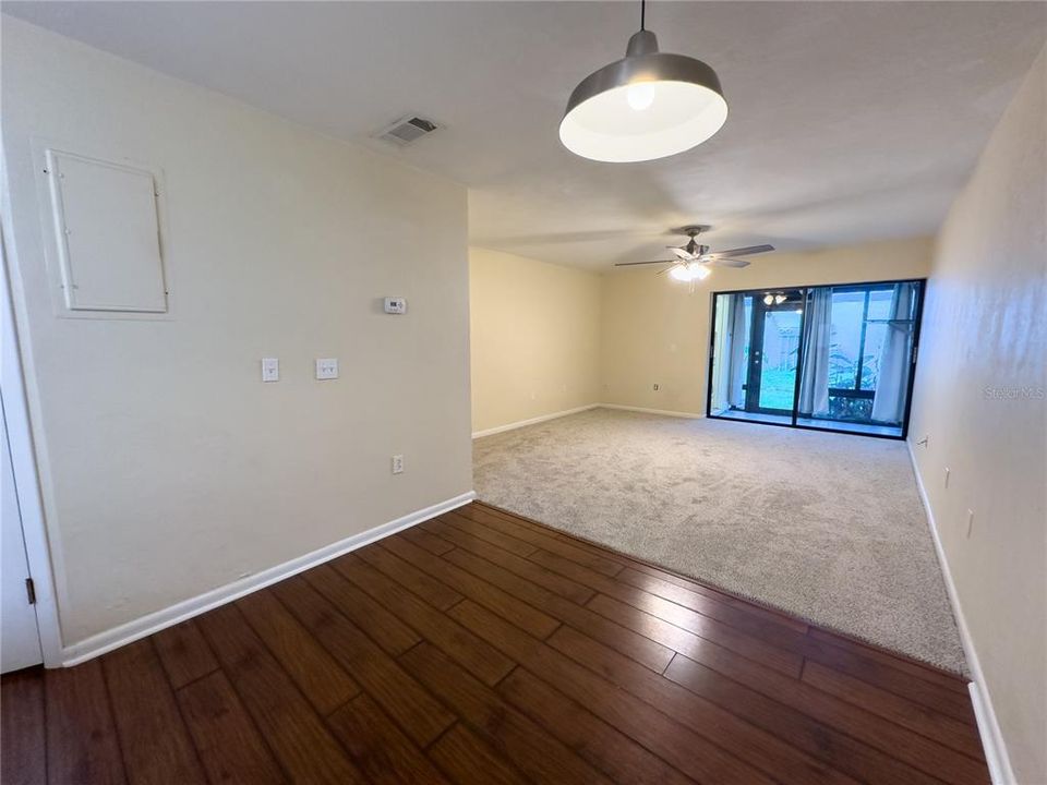 Под контрактом: $159,000 (2 спален, 2 ванн, 1145 Квадратных фут)