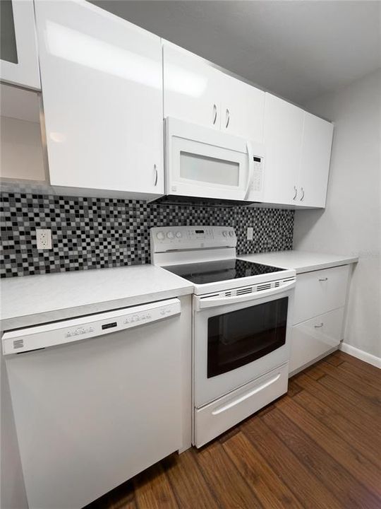 Под контрактом: $159,000 (2 спален, 2 ванн, 1145 Квадратных фут)