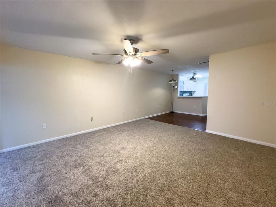 Под контрактом: $159,000 (2 спален, 2 ванн, 1145 Квадратных фут)