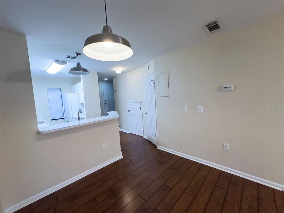 Под контрактом: $159,000 (2 спален, 2 ванн, 1145 Квадратных фут)